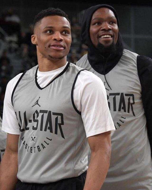 主裁：夸安萨拉拽丘库埃梅卡没判罚？这是极轻微、无效的拉拽（主裁回应夸安萨拉拉拽丘库埃梅卡未判：接触极轻微，拉拽无实质影响）