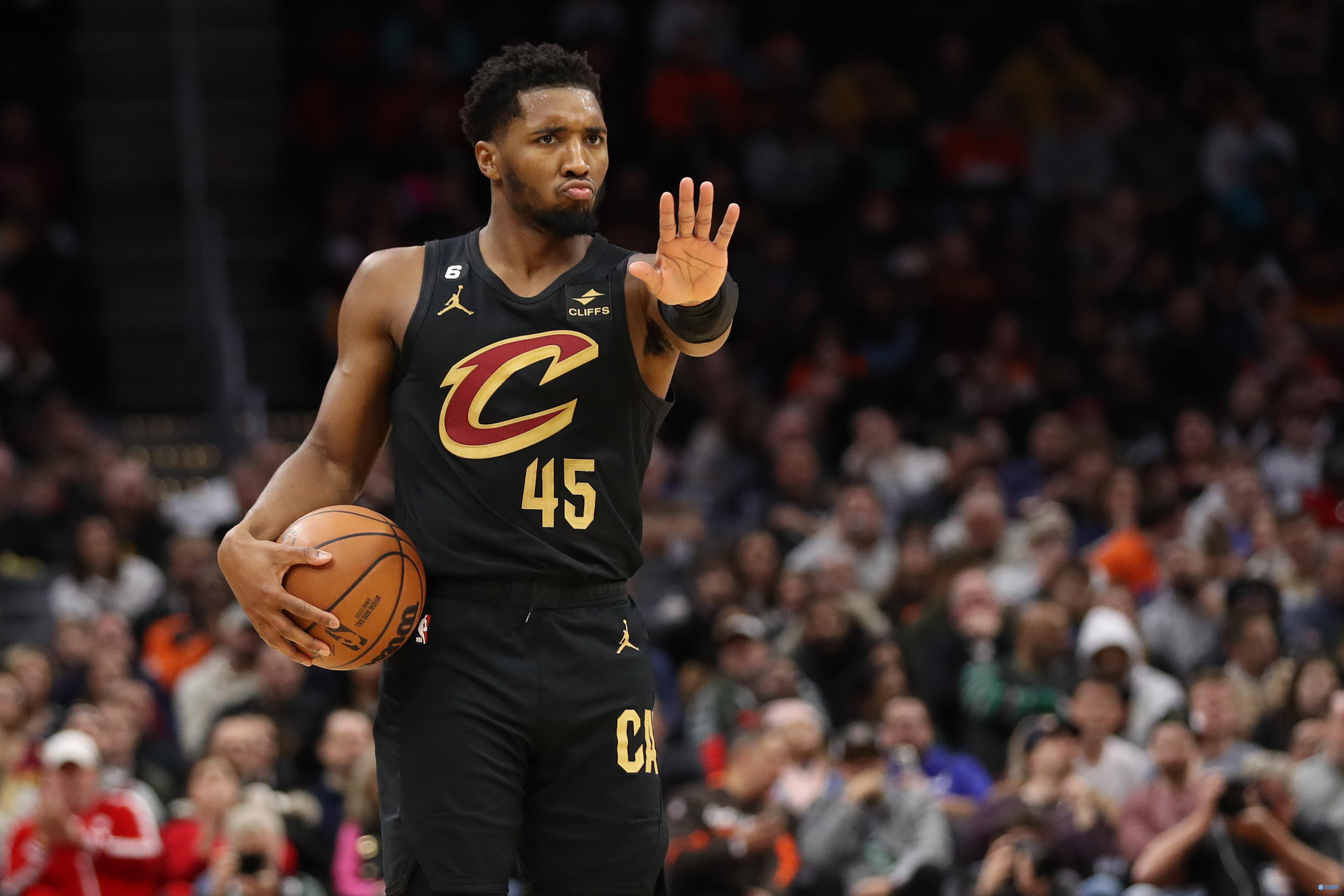 NBA焦点战：篮网客场逆转雄鹿（NBA重磅对决：篮网客场逆袭雄鹿）