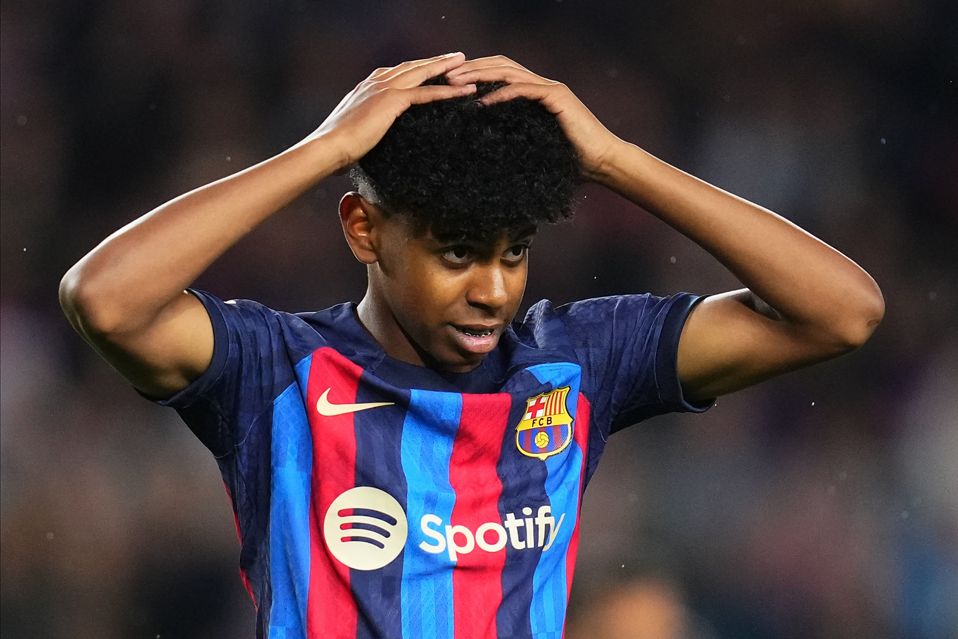 巴萨在塞维利亚对阵贝蒂斯的百年对决：历史的延续与未来的碰撞（百年宿敌再会塞维利亚：巴萨VS贝蒂斯，历史延续与未来争锋）